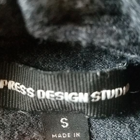 Express S cap sleeve sweater - Picture 2 of 5